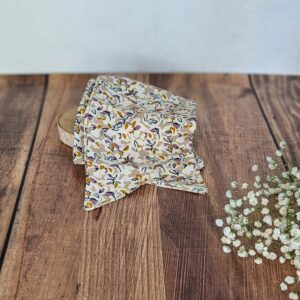accessoire artisanal cousu main tissu fleuri violet