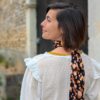 accessoire en tissu foulard noué dans le dos