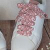 lacets fleuri rose baskets blanches