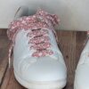 lacets fleuri rose baskets blanches
