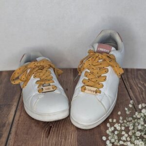 lacets jaune coeur bleu chaussures