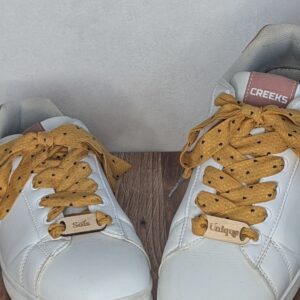 lacets jaune coeur bleu chaussures