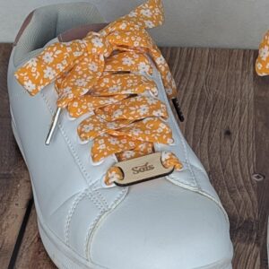 lacets fantaisie jaune fleuri converse blanches