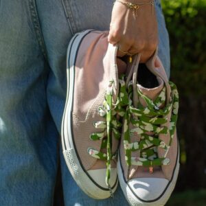 chaussures avec lacets en tissu et charm