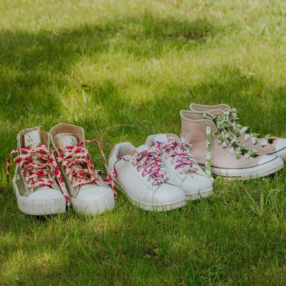 lacets femme fleuri rouge (3) différents modèles de chaussures et coloris de lacets originaux