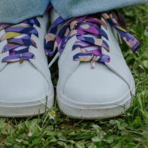 lacets violet en tissu avec charms pour chaussures