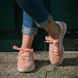 lacets originaux en tissu corail sur sneaker