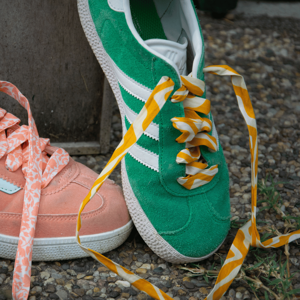 lacets chaussures baskets jaune corail lacets colorés sur baskets sneakers