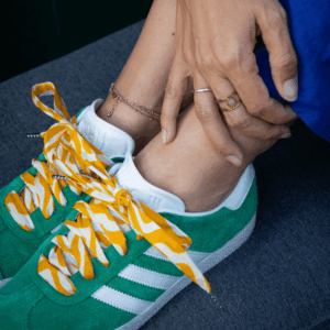 lacets colorés en tissus sur adidas gazelle
