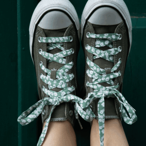 lacets fantaisie vert et blanc fleuri converse